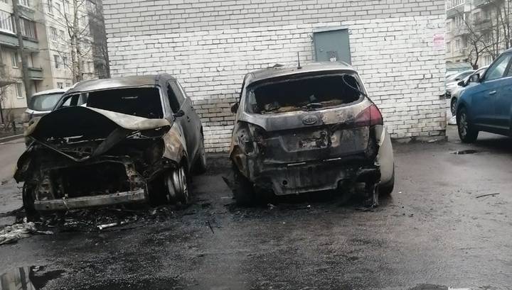 В Петербурге сожгли машину заводящего фанатской трибуны "Зенита"