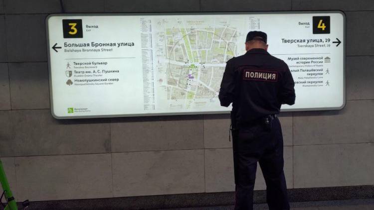 Московская полиция ищет женщину, оставившую младенца в переходе