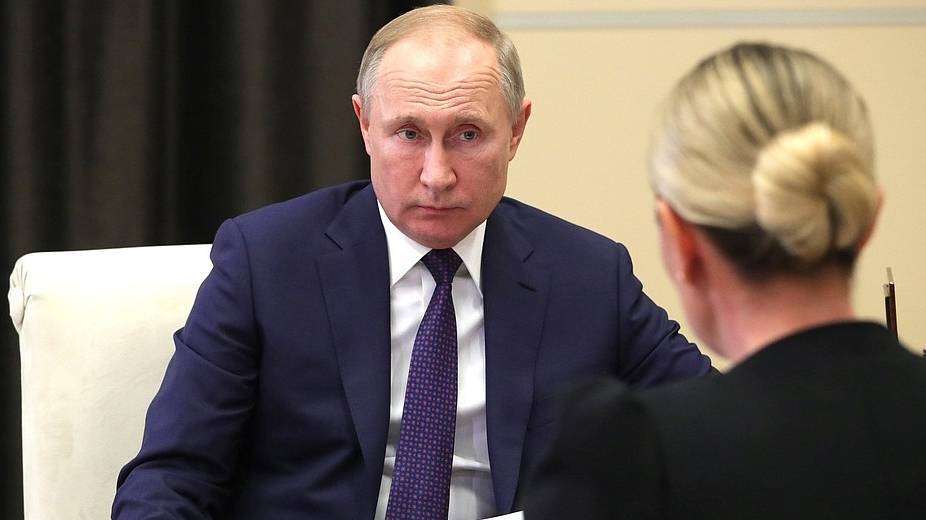 Песков рассказал, как Путин отреагировал на продажу «икон» с его изображением