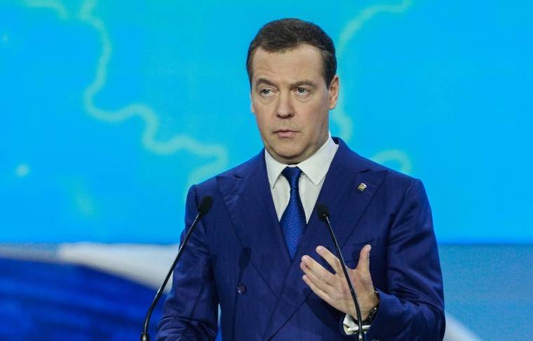 Медведев позвал Рогозина на совещание по космосу