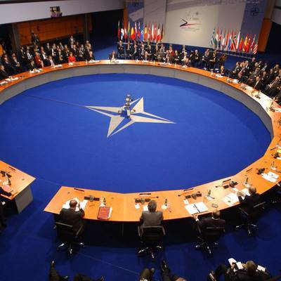 НАТО желает избежать гонки вооружений на фоне опасений по поводу новых ракет РФ