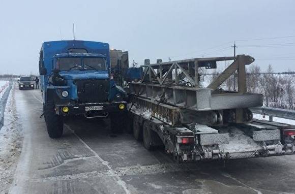 Две аварии с грузовиками спровоцировали огромные пробки под Новым Уренгоем