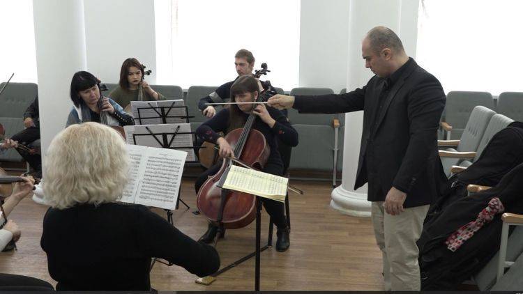 Дирижеры из Крыма и США вместе выступили на концерте в Симферополе