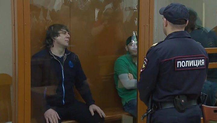 ФСИН проверит, почему убийца Немцова сидел за столом с шашлыками