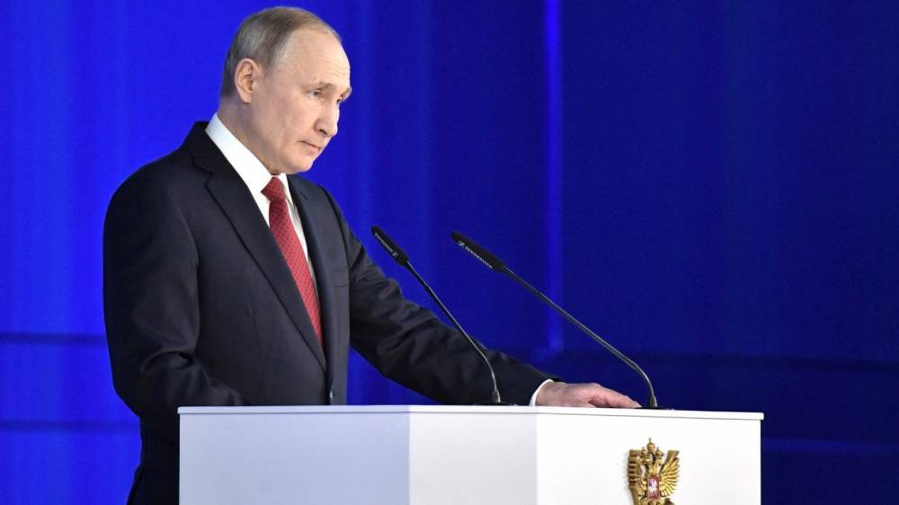 Путин обсудит с рабочей группой предложения по поправкам в Конституцию РФ