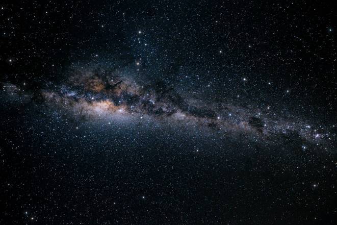 Ученые изучают таинственные радиосигналы, которые регулярно приходят из далекой галактики