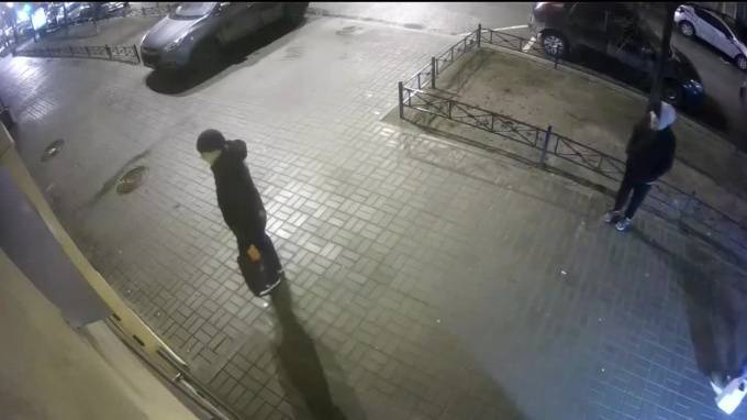 Действия вандалов на улице Маяковского попали на видео