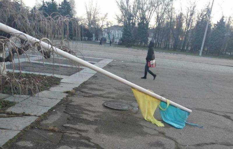 У одесского Дома профсоюзов рухнул флаг Украины – нацисты в запое