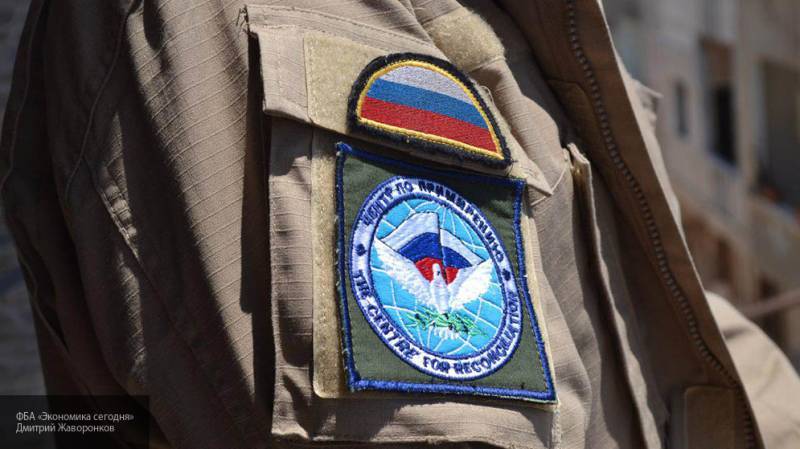 Военнослужащие РФ помогли разрешить конфликт между колонной солдат США и жителями Сирии