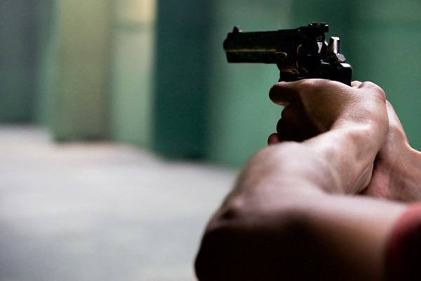 Петербуржец пожаловался полиции на угрозу пистолетом из-за неправильной парковки