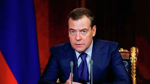 Медведев провел совещание по Роскосмосу и Восточному