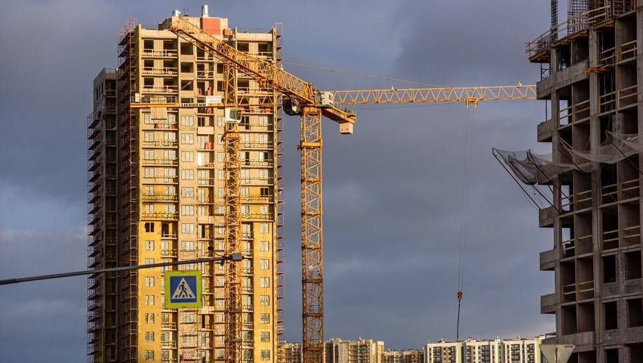 В разные стороны: в Петербурге продажи строящейся недвижимости в 2019 году росли, а в Ленобласти — падали