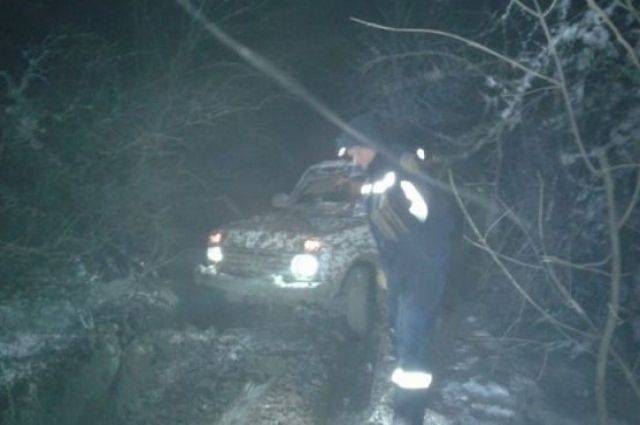Жителей Крыма на «Ниве» спасли из грязевой дороги в горах