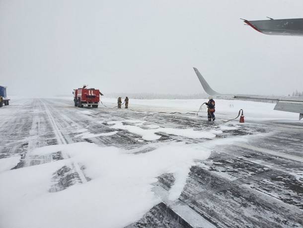 Аэропорт Усинска возобновил работу после жесткой посадки самолета