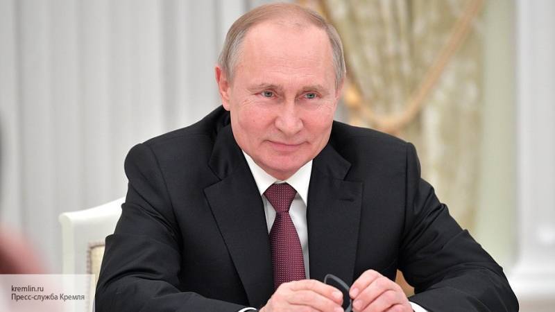 Путин обменяется мнениями с членами рабочей группы по поправкам в Конституцию