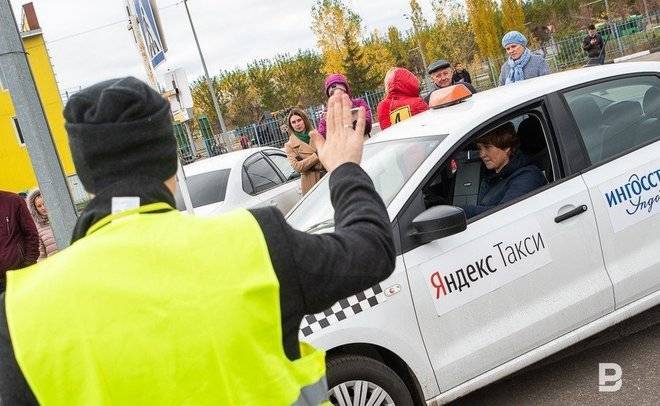 Глава ГИБДД Татарстана выступил за отказ от агрегаторов такси
