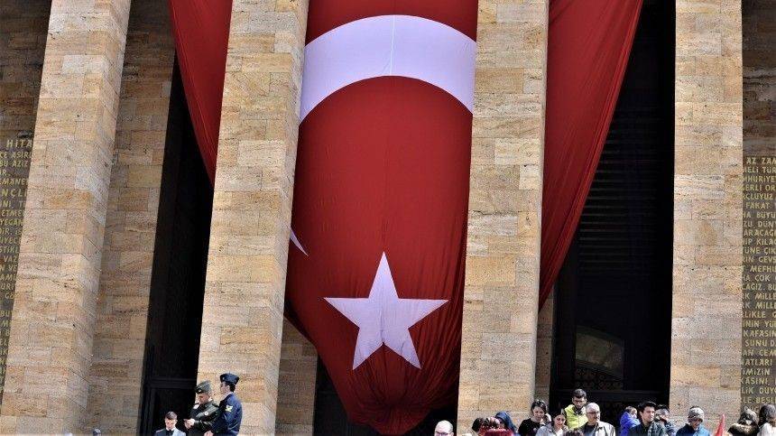 Посольство РФ предложило туркам определиться в отношениях с США