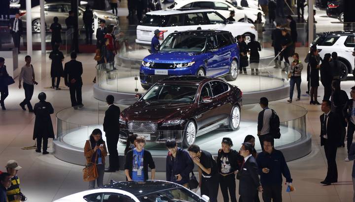 Продажи автомобилей в Китае в январе упали на 18%