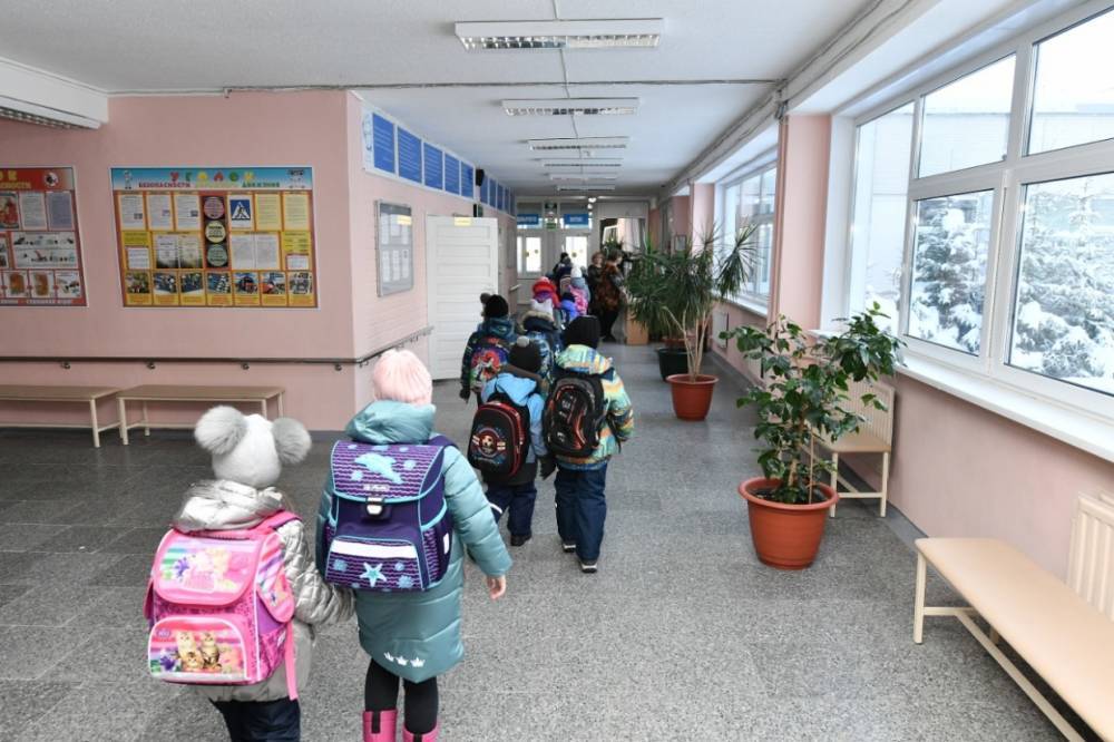 Псковских школьников хотят лишить телефонов