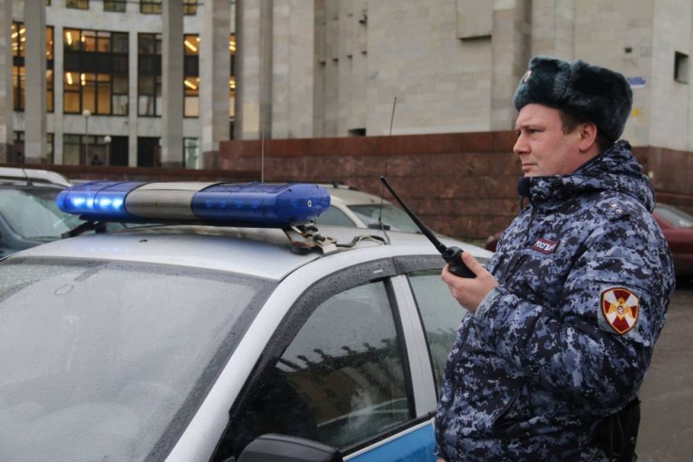 Росгвардейцы задержали в суде Петербурга находившегося в розыске наркодилера