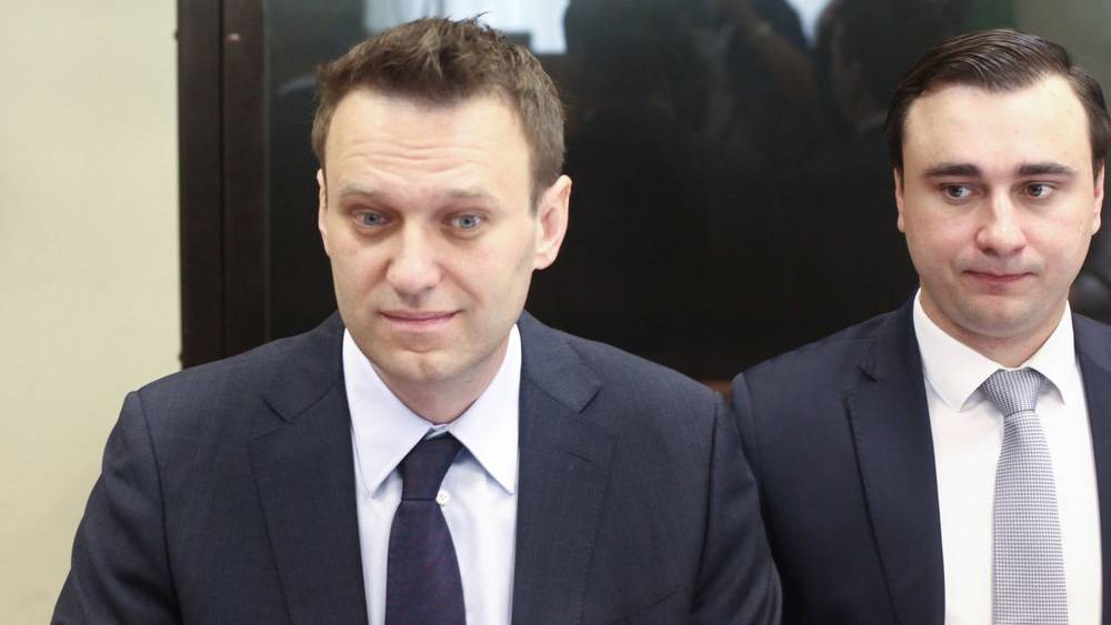 Навальный попался на тиражировании фейка о «кровавом календаре»