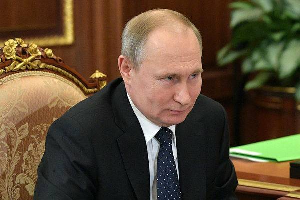 «Без полбанки никак». Путин оценил работу над поправками в Конституцию