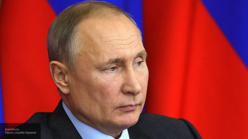 Путин сообщил, что чтение по поправкам в Конституцию РФ можно отложить