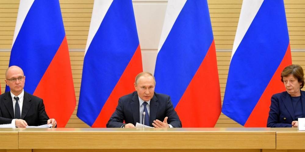 "Пока я президент, у нас не будет родителя №1 и №2": Путин высказался о закреплении понятия брак в Конституции