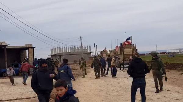 Инцидент под Камышлы: конвой США был атакован местными жителями — видео