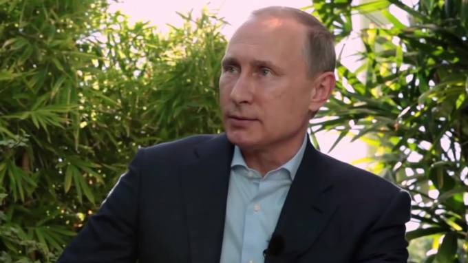 Путин отказался вводить понятия "родитель №1" и "родитель №2"