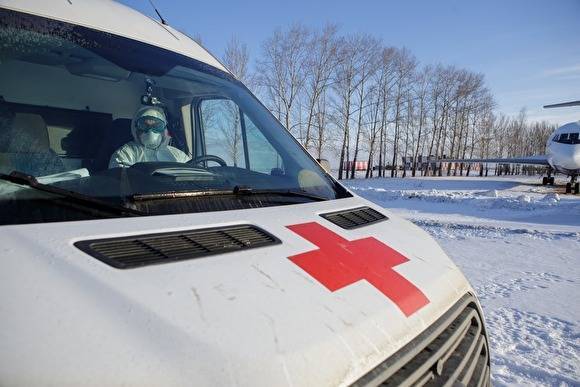 В Каменске-Уральском сообщили о высадке больного из скорой в снег. Минздрав начал проверку