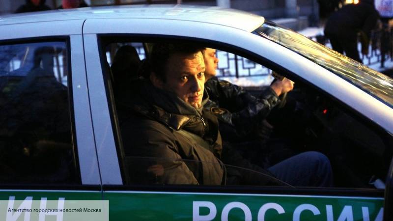 Поездкой на автомобиле дипмиссии США по Риге Навальный хочет восстановить репутацию