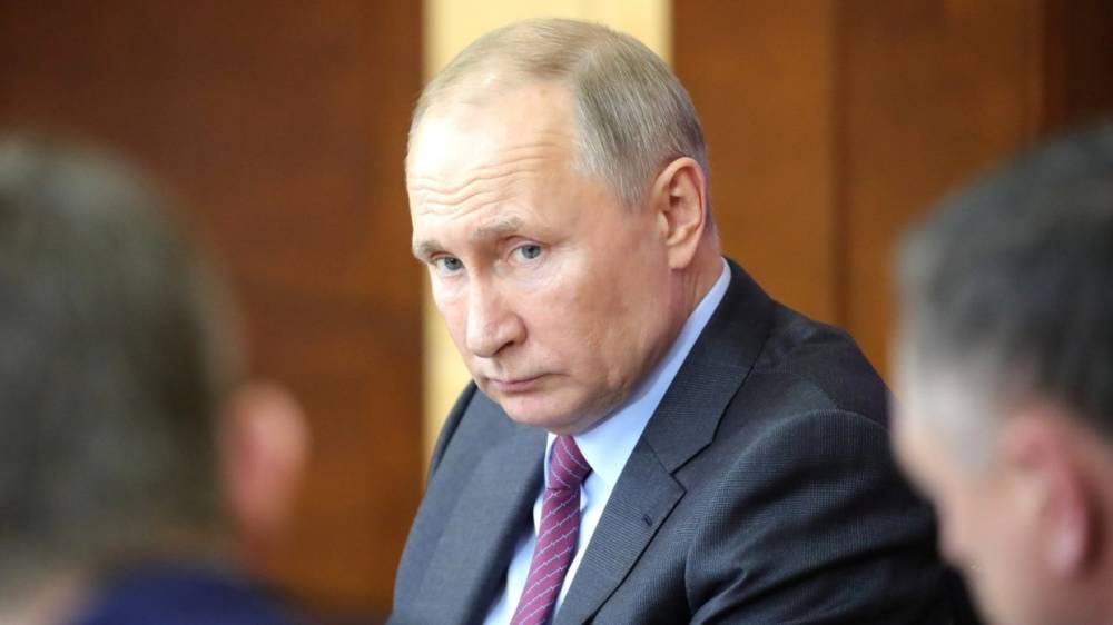 Путин призвал регулировать индексацию пенсий законами, а не конституцией