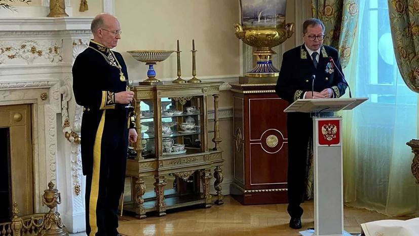 Посол России в Британии вручил верительные грамоты Елизавете II
