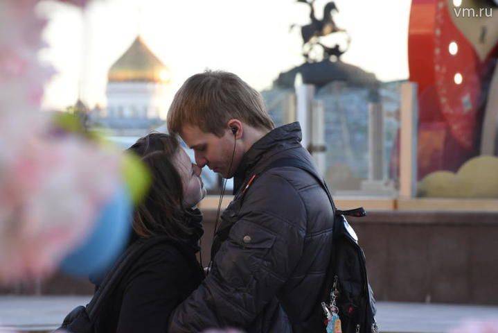 Аналитики посчитали, сколько российских пар празднуют День влюбленных