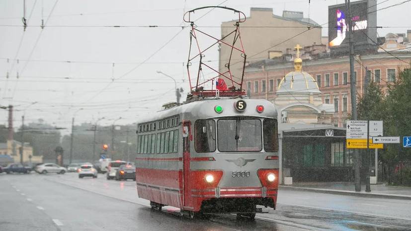 Трамвай «Стиляга» совершит четыре праздничных рейса в День всех влюблённых в Петербурге