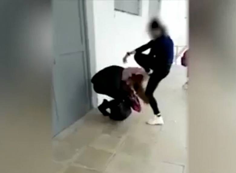 Во Владимирской области одна школьница жестоко избила другую