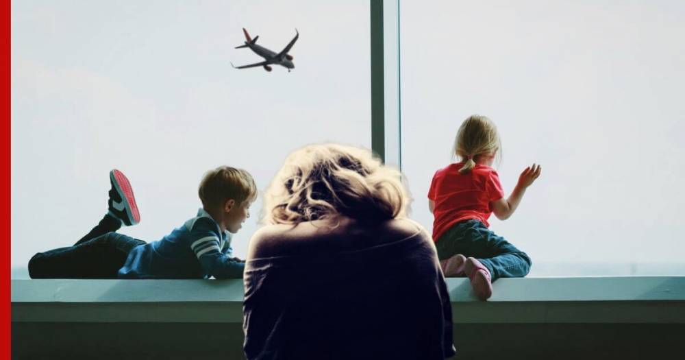 Оставленных в аэропорту Шереметьево детей забрала мать