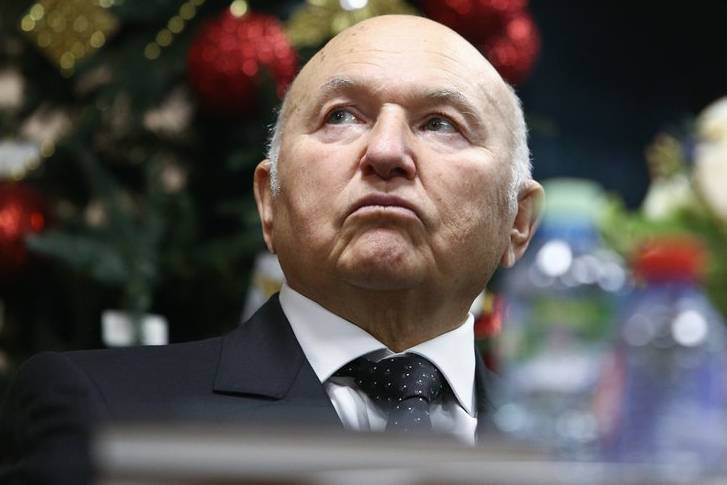 Путин предложил установить мемориальную доску в честь Юрия Лужкова