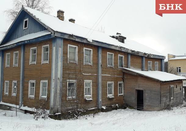 Спецкомиссия обследует ветхий дом в Койгородке после публикации на БНК