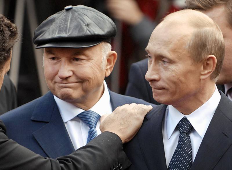Путин приказал увековечить память Лужкова. Его именем назовут Московский городской университет управления