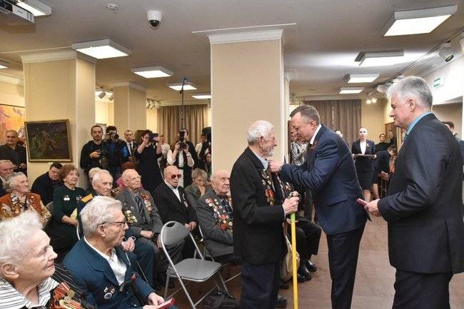 В Новосибирской области ветеранам вручены первые юбилейные медали «75 лет Победы в Великой Отечественной войне»