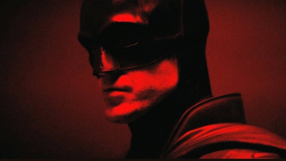 Режиссер нового фильма о Бэтмене показал Паттисона в костюме супергероя