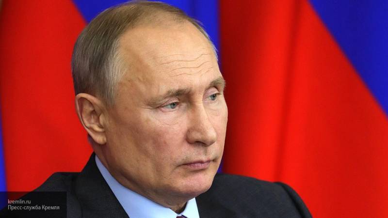 Путин распорядился начать подготовку к общероссийскому голосованию по Конституции РФ