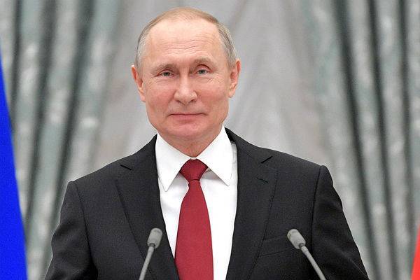 Путин распорядился начать готовить голосование по Конституции