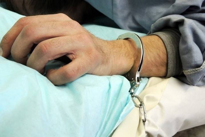 СМИ: еще трое петербуржцев сбежали из-под карантина по коронавирусу