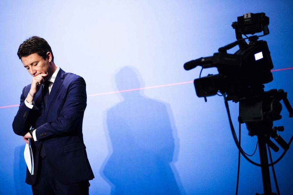 Петр Павленский - Павленский опубликовал интимное видео с участием кандидата на пост мэра Парижа от партии Макрона. Тот снялся с выборов - theins.ru - Париж