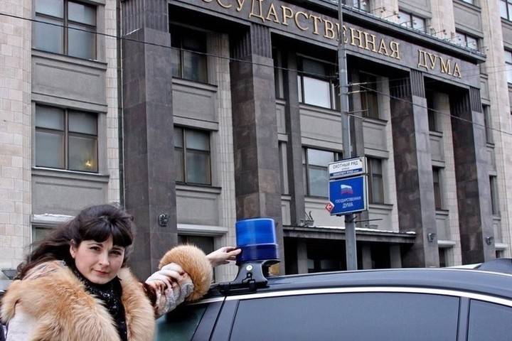 Путин разрешил Госдуме поставить мигалку на еще один автомобиль