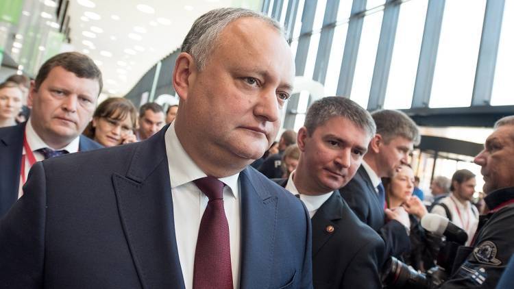 Додон призвал сократить на треть число депутатов парламента Молдавии