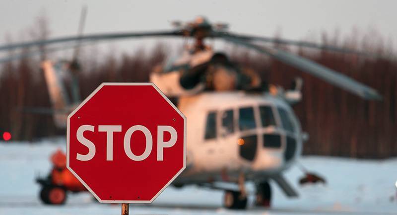 Зажатые в салоне упавшего на Ямале вертолета люди погибли